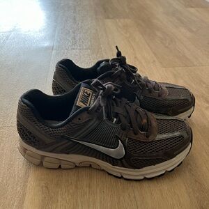 Nike Brown Vomero 5 Sneakers